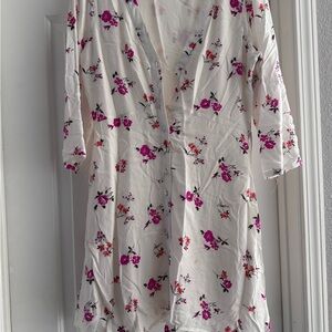 Women’s Abercrombie and Fitch Floral V-Neck Dress. EUC!